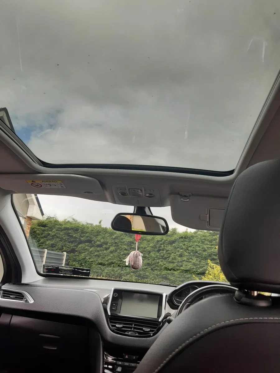 Peugeot 2008 2016 panoramic sunroof - Image 2