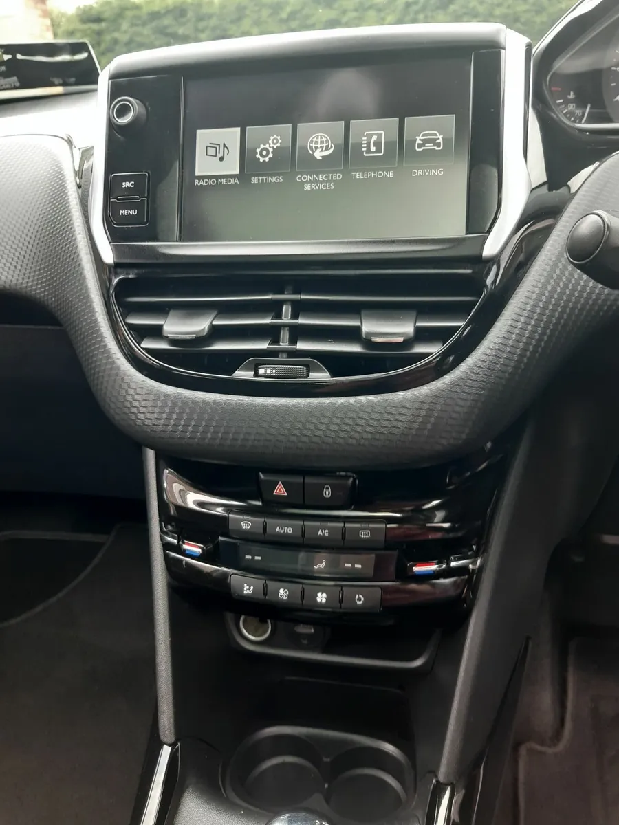 Peugeot 2008 2016 panoramic sunroof - Image 3