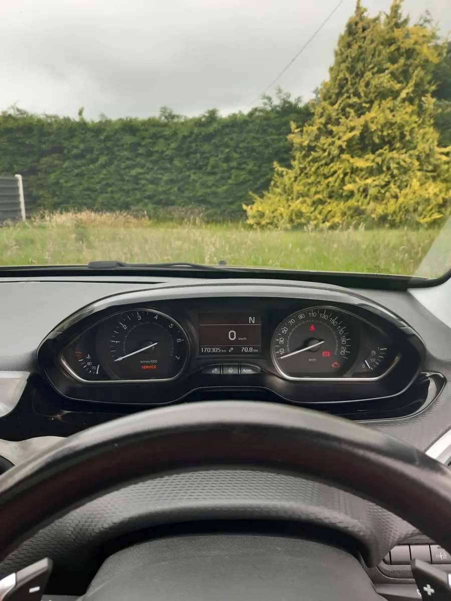 Peugeot 2008 2016 panoramic sunroof - Image 4