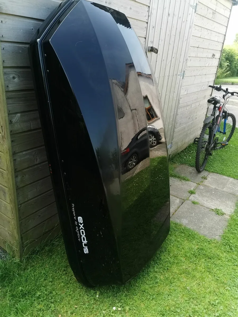 Roof box - Image 1