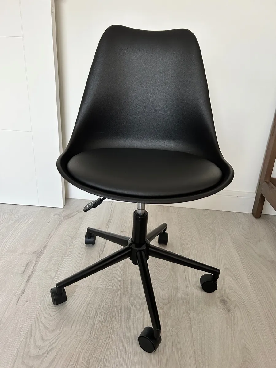 Computer Chair - Image 1