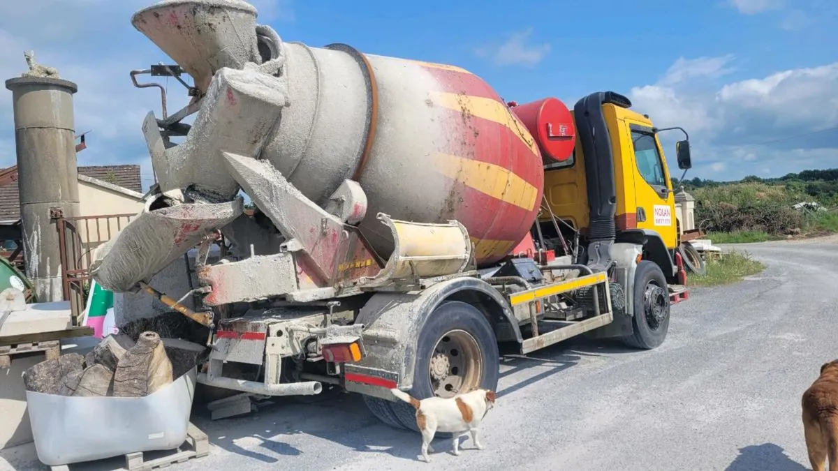 Daf LF35 Minimix Truck (Damaged Engine) - Image 2