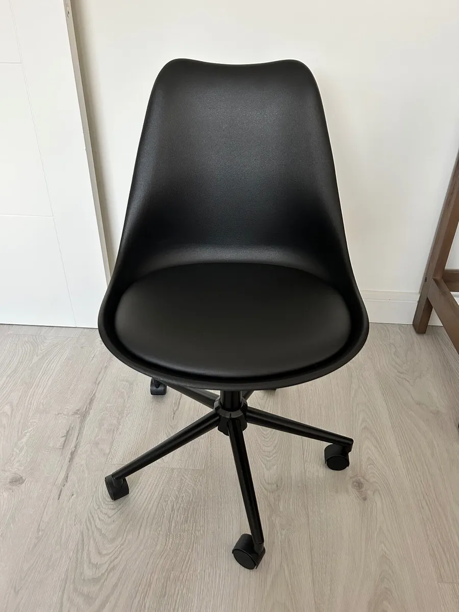 Computer Chair - Image 4
