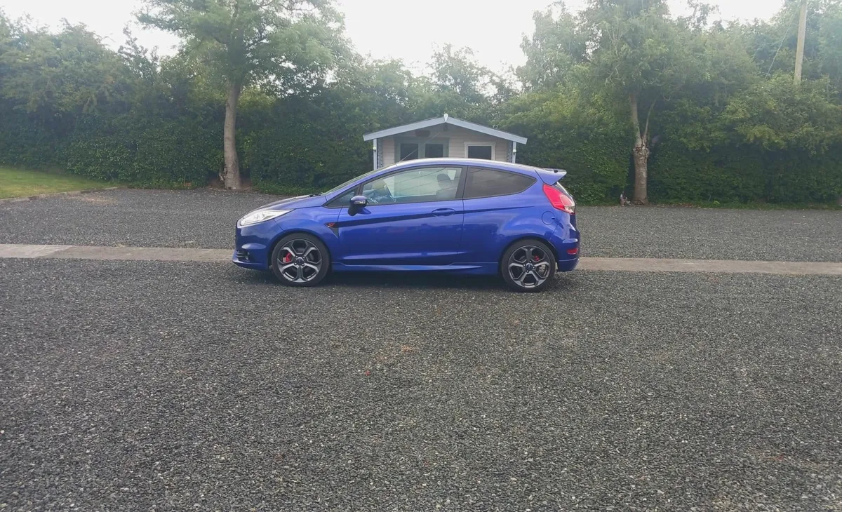 Ford Fiesta st-2 1.6 turbo 182-hp [mint condition] - Image 1