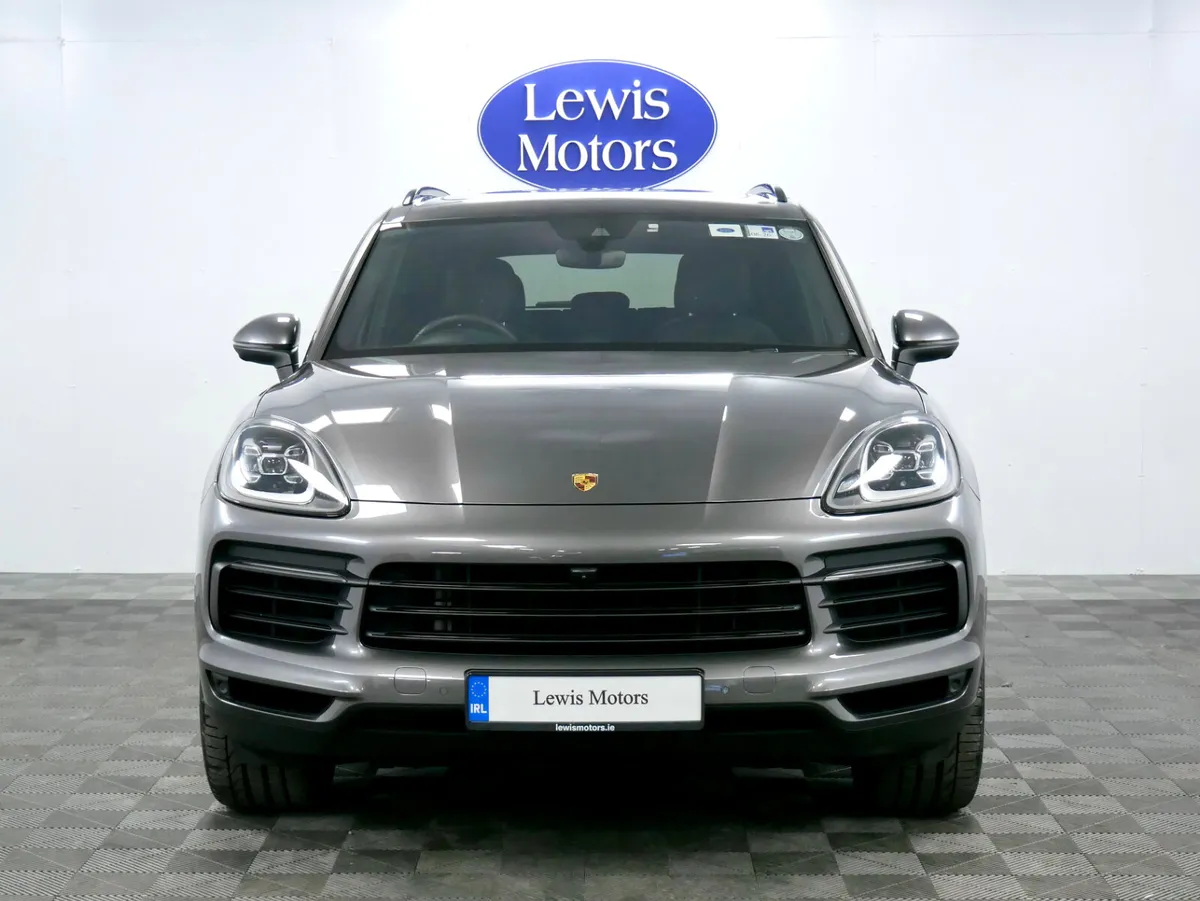 2023 Porsche Cayenne Hybrid **DEPOSIT TAKEN** - Image 3