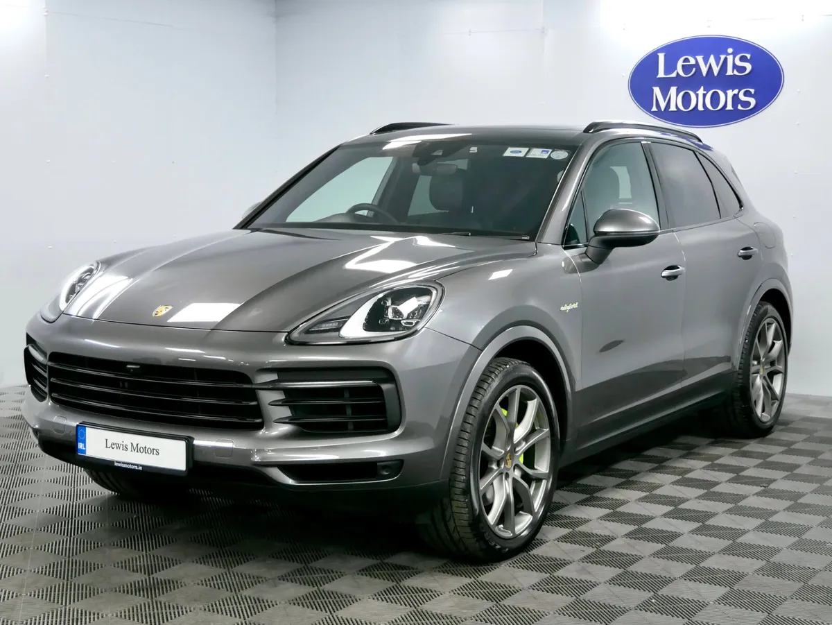 2023 Porsche Cayenne Hybrid **DEPOSIT TAKEN** - Image 4