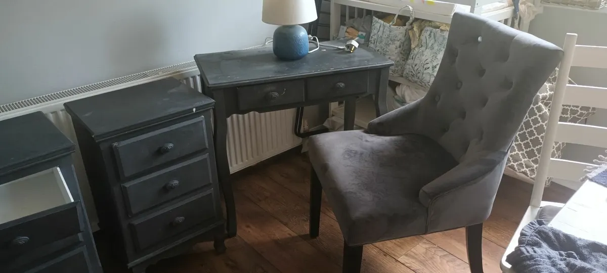 Lockers dressing table fancy chair lamp - Image 1
