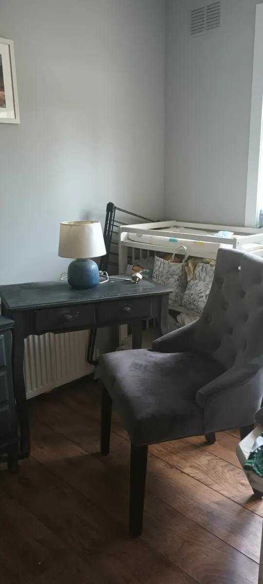 Lockers dressing table fancy chair lamp - Image 3