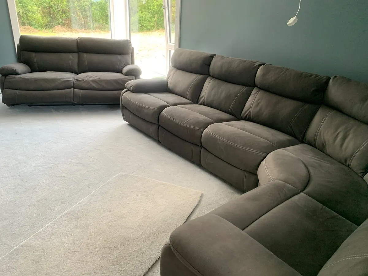 Corner couch with 2 seater - Image 1