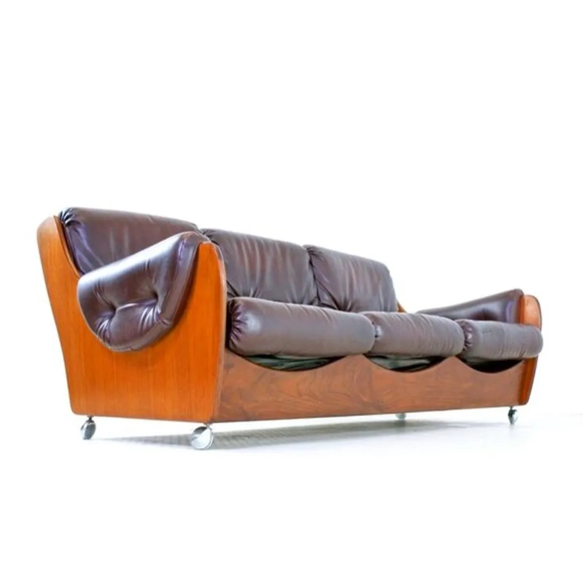 G Plan saddleback 3 seater leather & teak sofa - Image 1