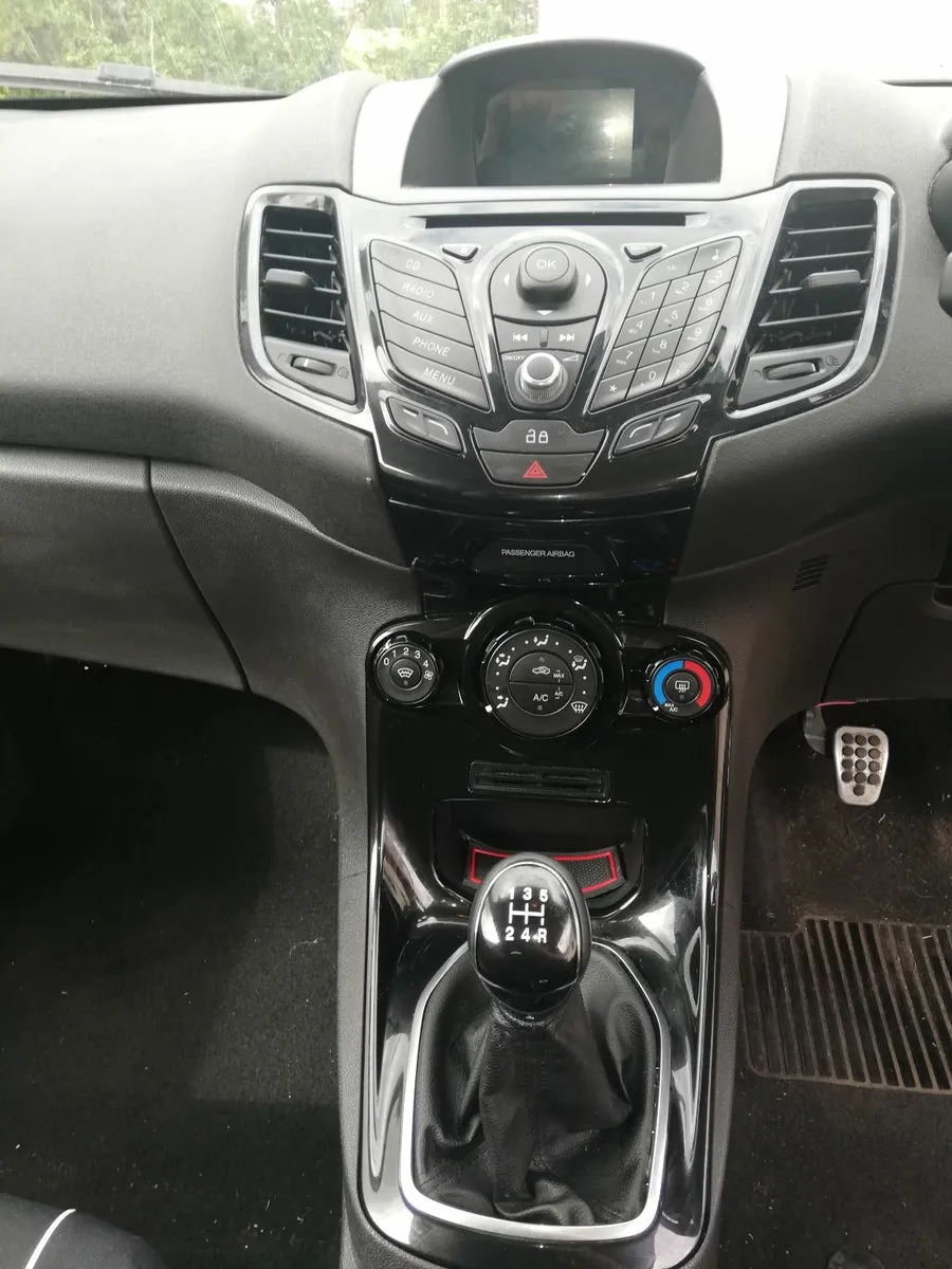 Ford Fiesta 2013 - Image 2