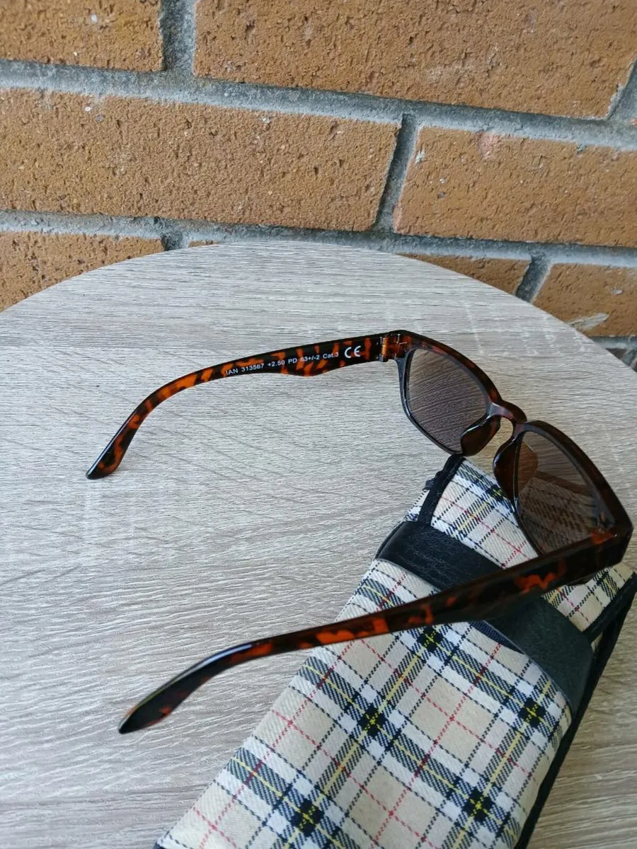 New prescription sun glasses with case - Image 3