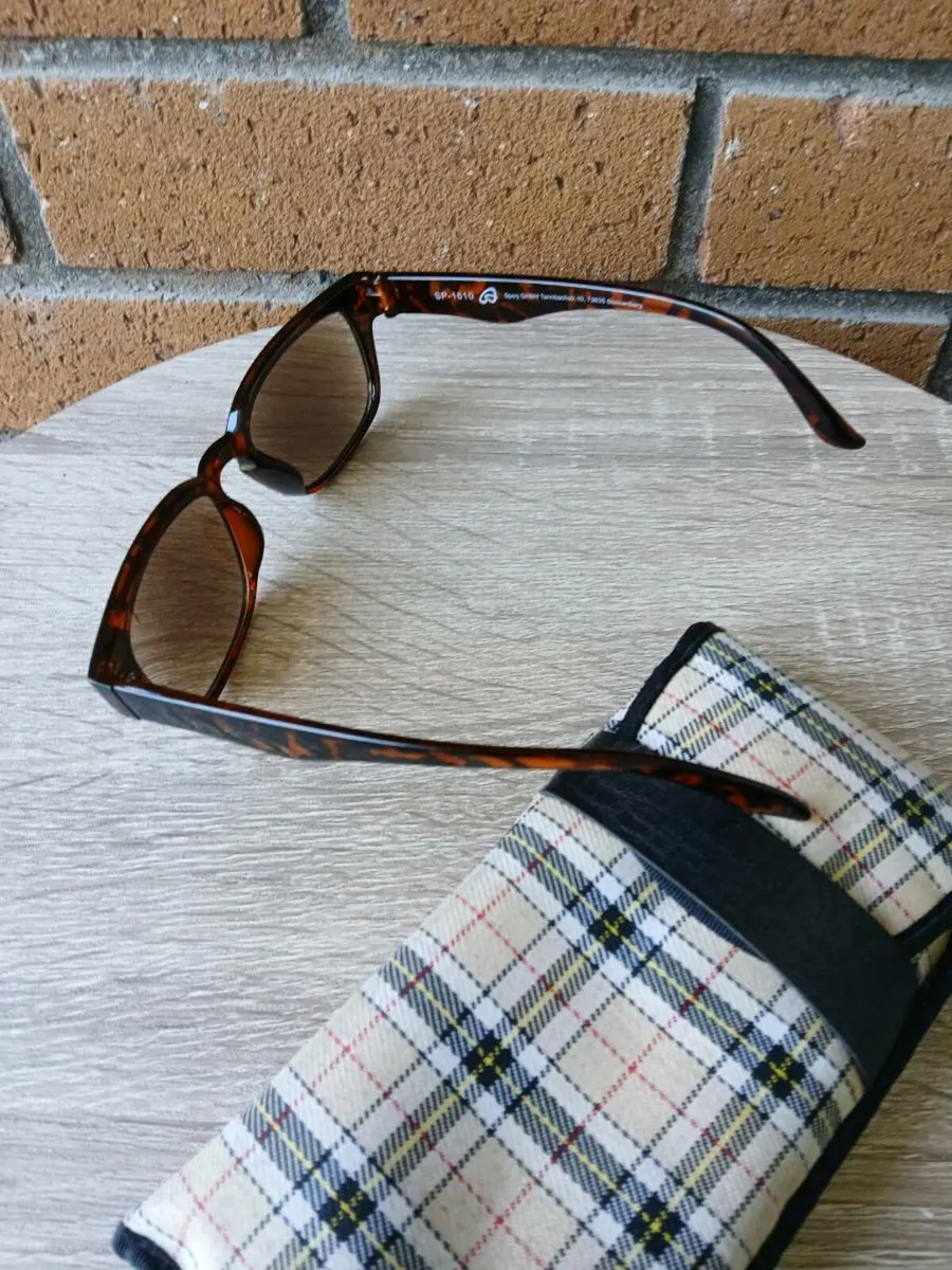 New prescription sun glasses with case - Image 4