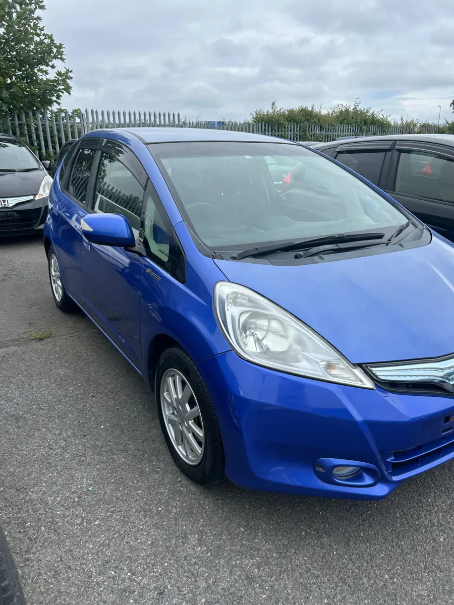Honda fit auto hybrid - Image 2