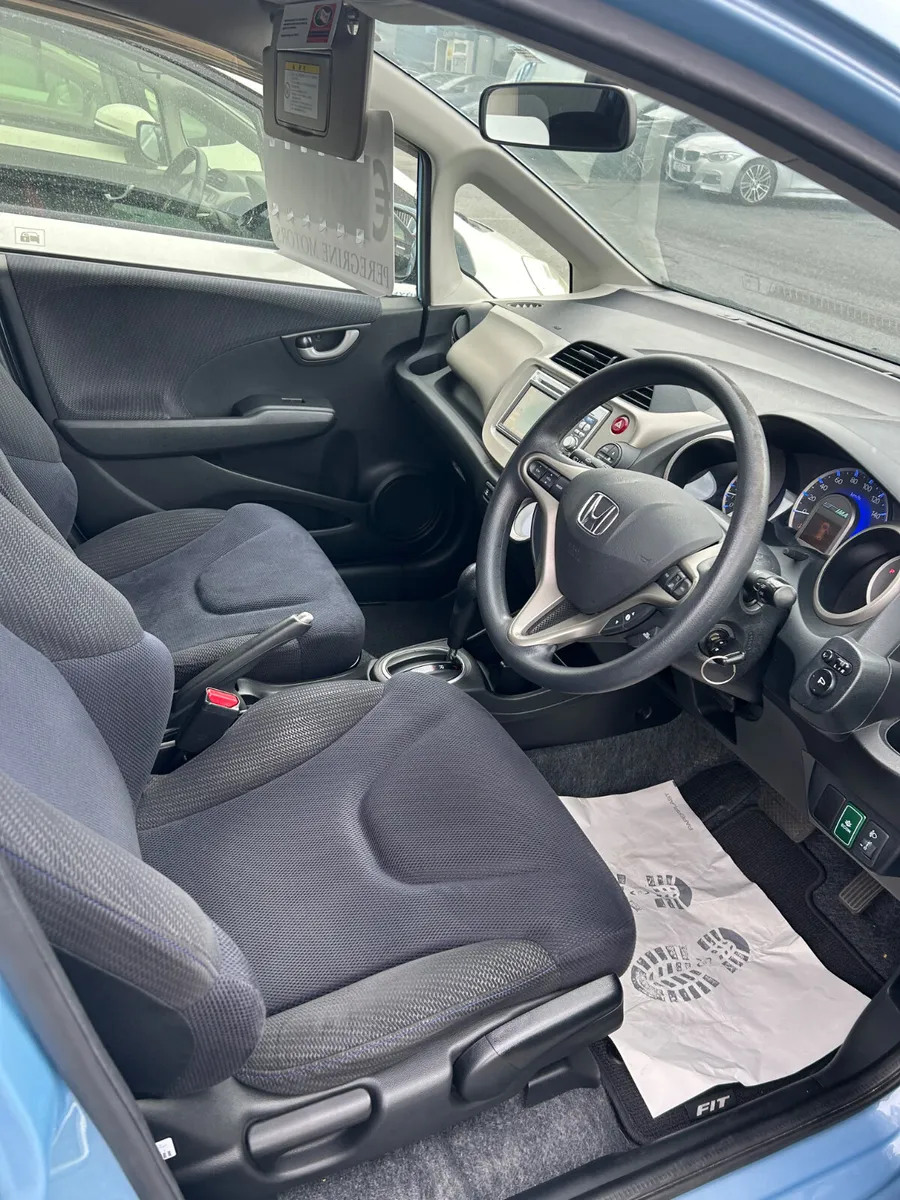 Honda fit auto hybrid - Image 3