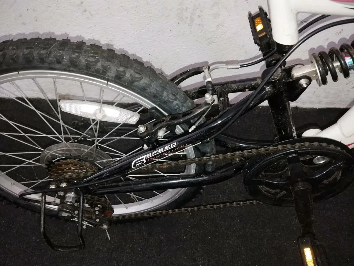 Boys 20inch bike - Image 4