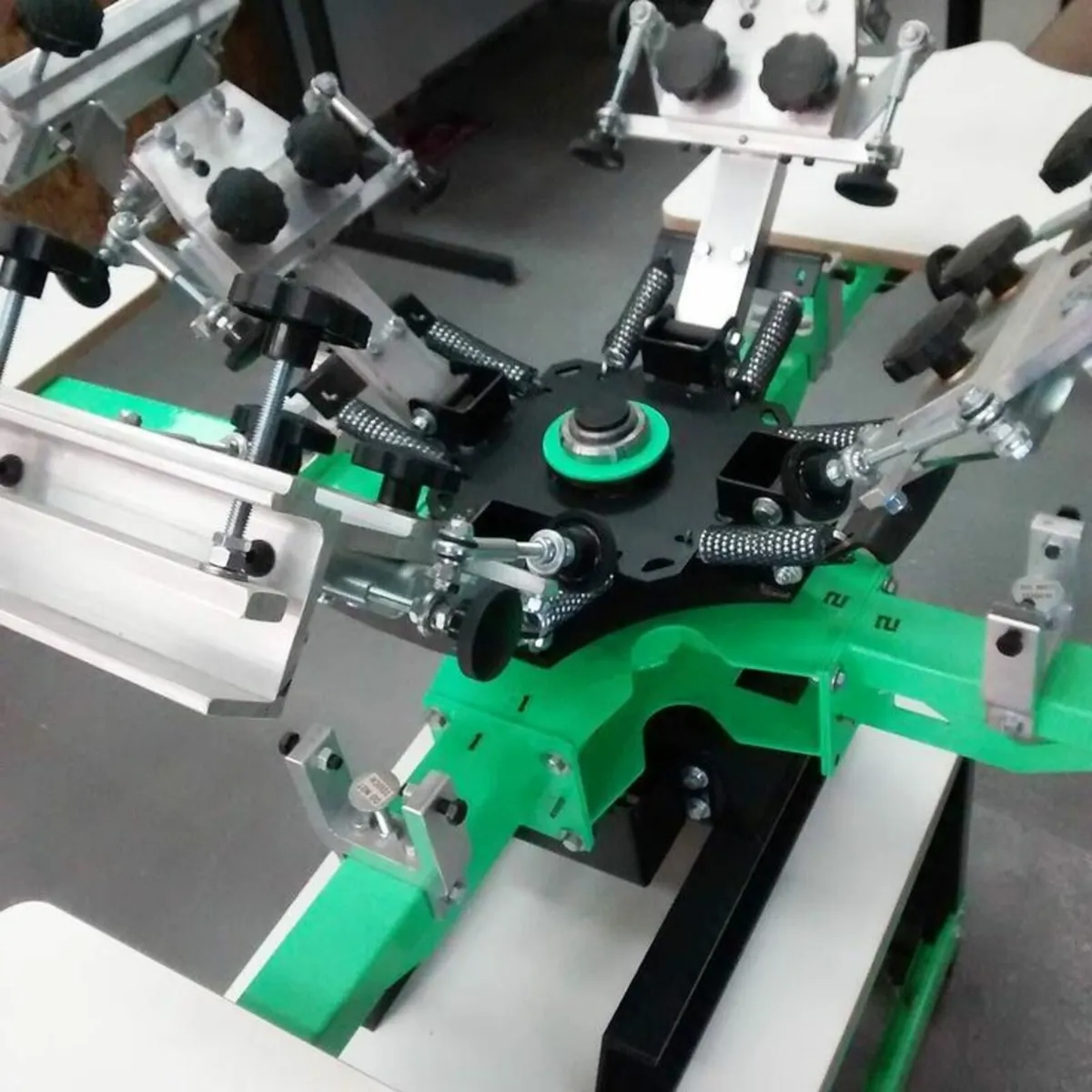 Screen printing setup - Image 1