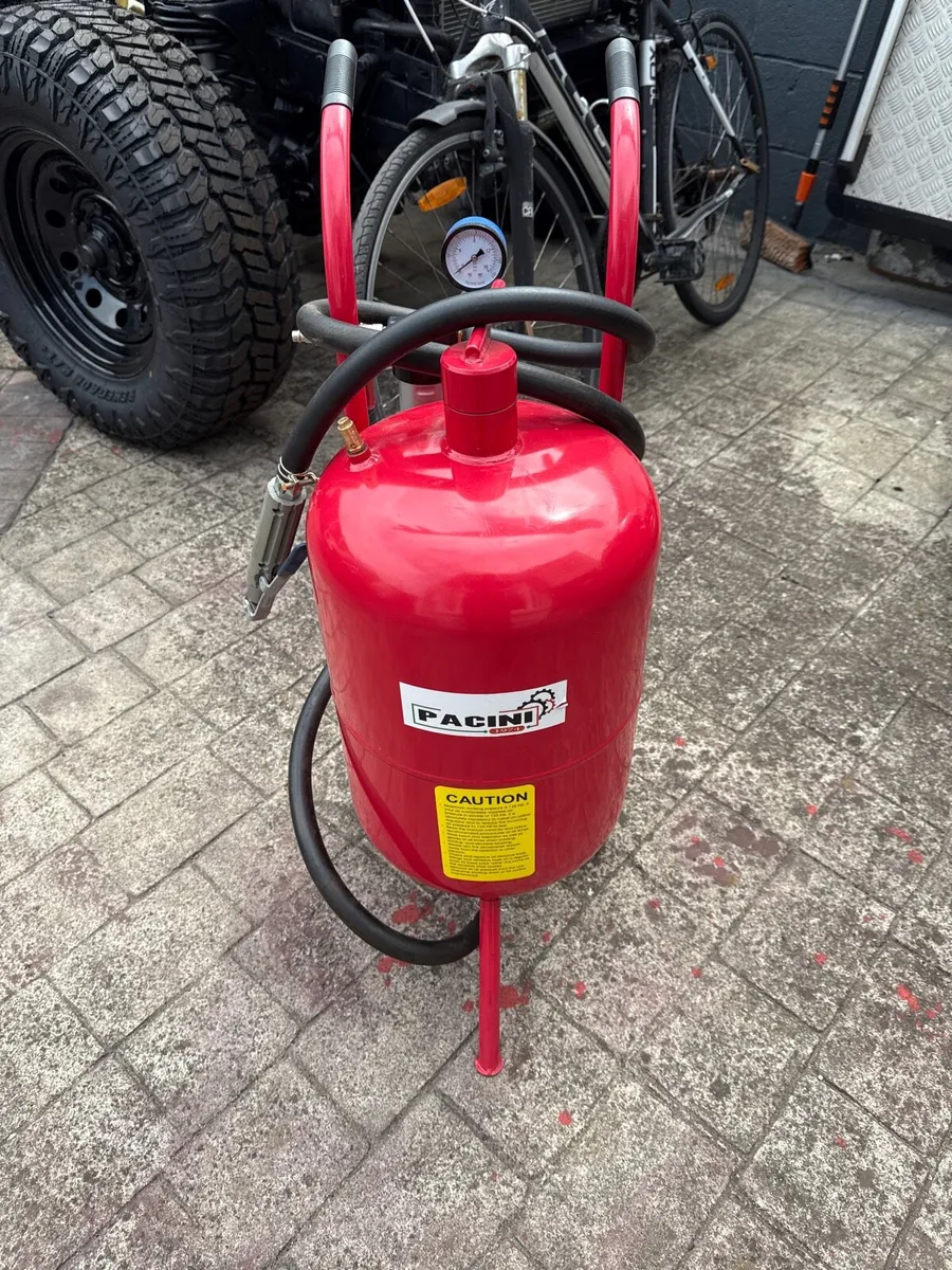 Sand blaster - Image 1