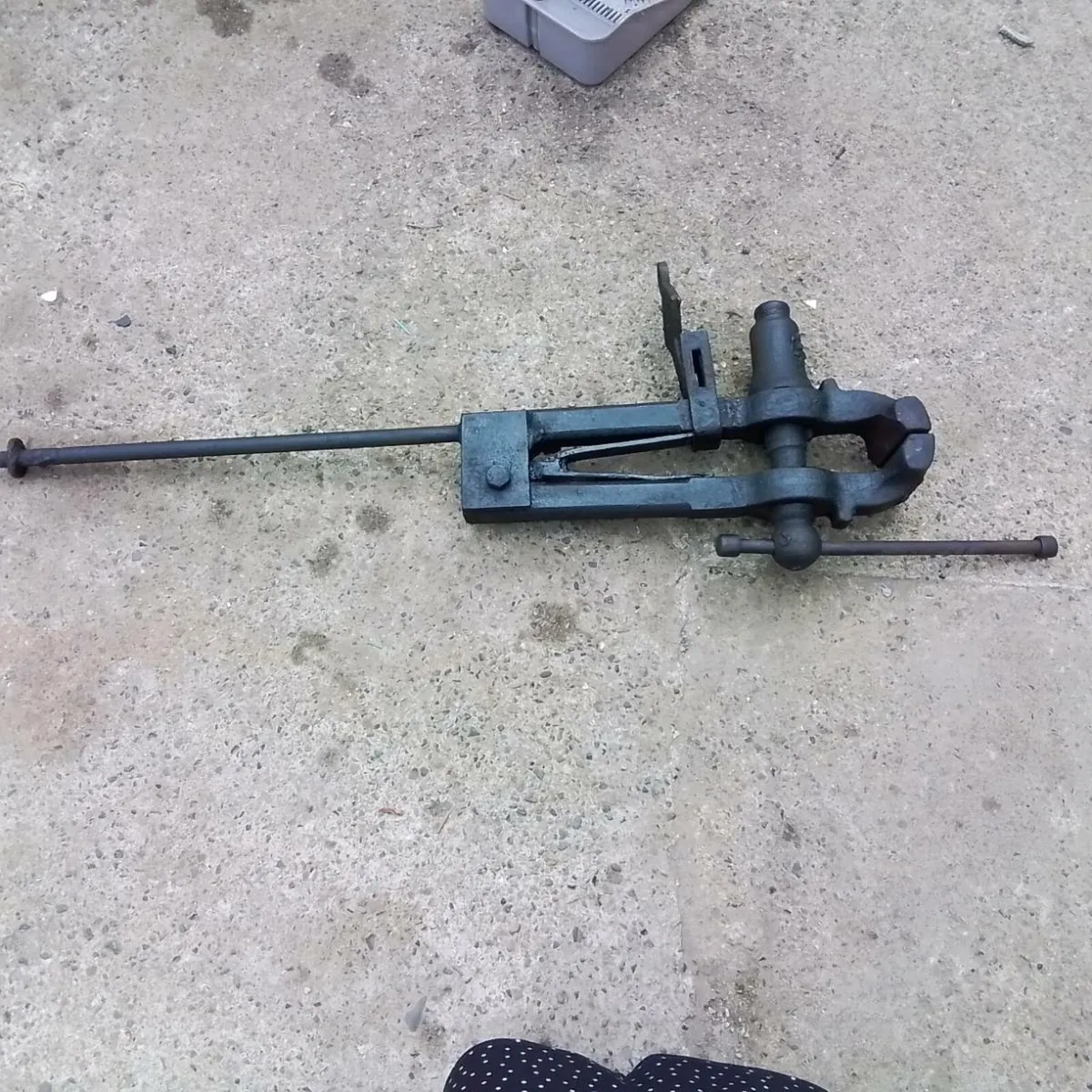 BLACKSMITHS VICE - Image 1