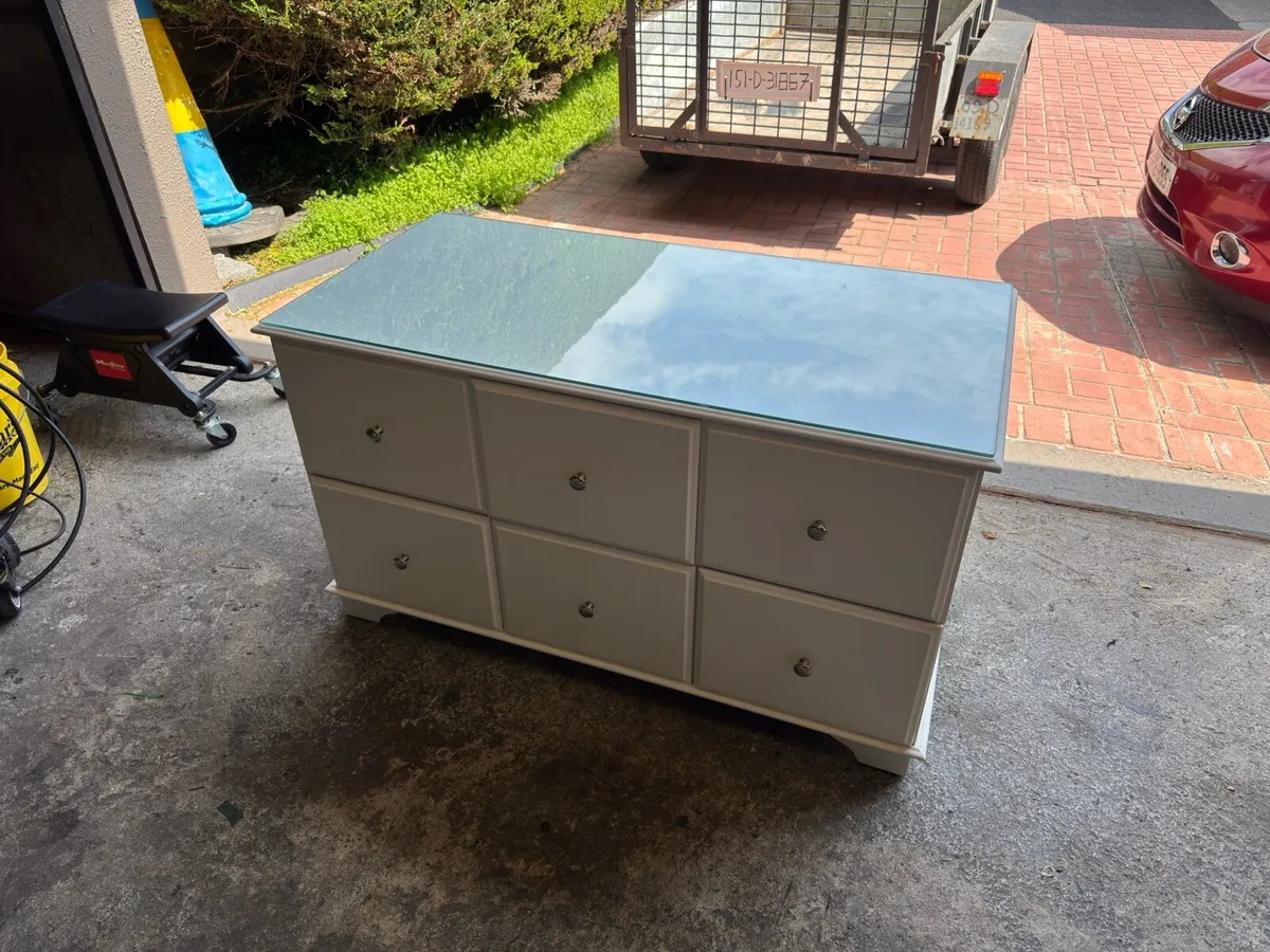 Six drawer dresser with glass top - Image 1