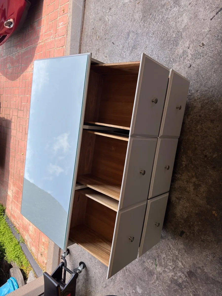 Six drawer dresser with glass top - Image 3
