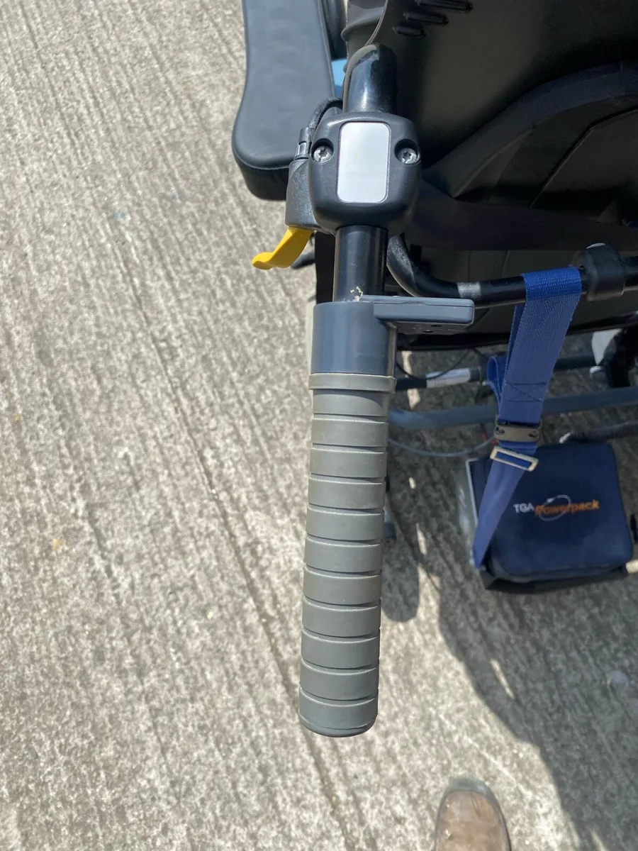Electric wheelchair - Image 2