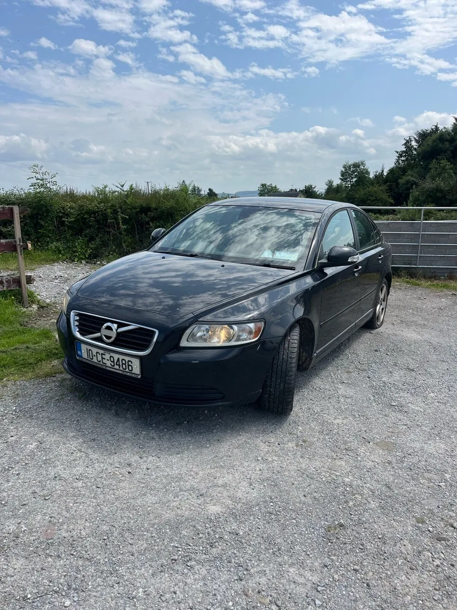 Volvo S40 - Image 1