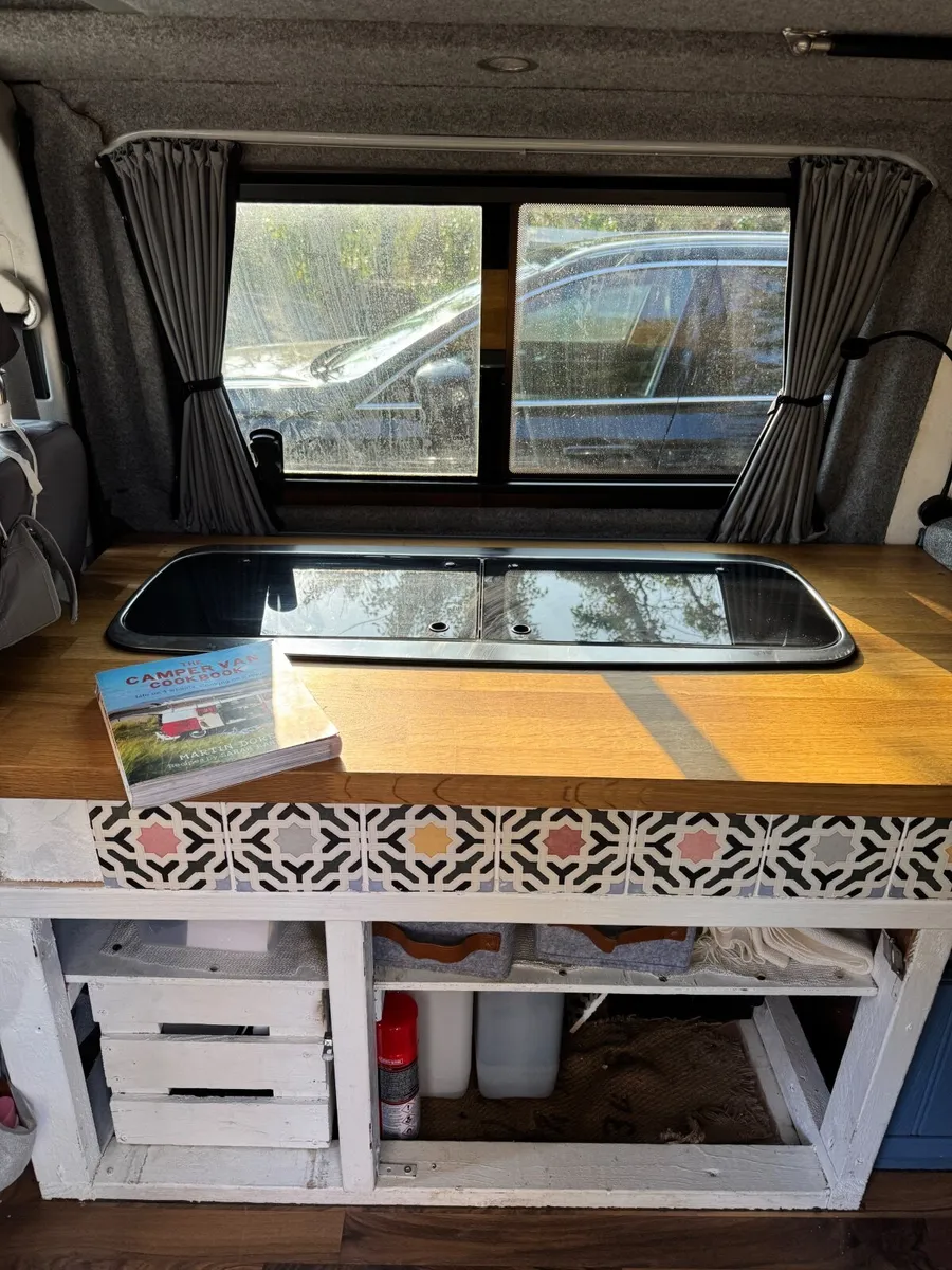 VW T5 Campervan (2012) - Image 4