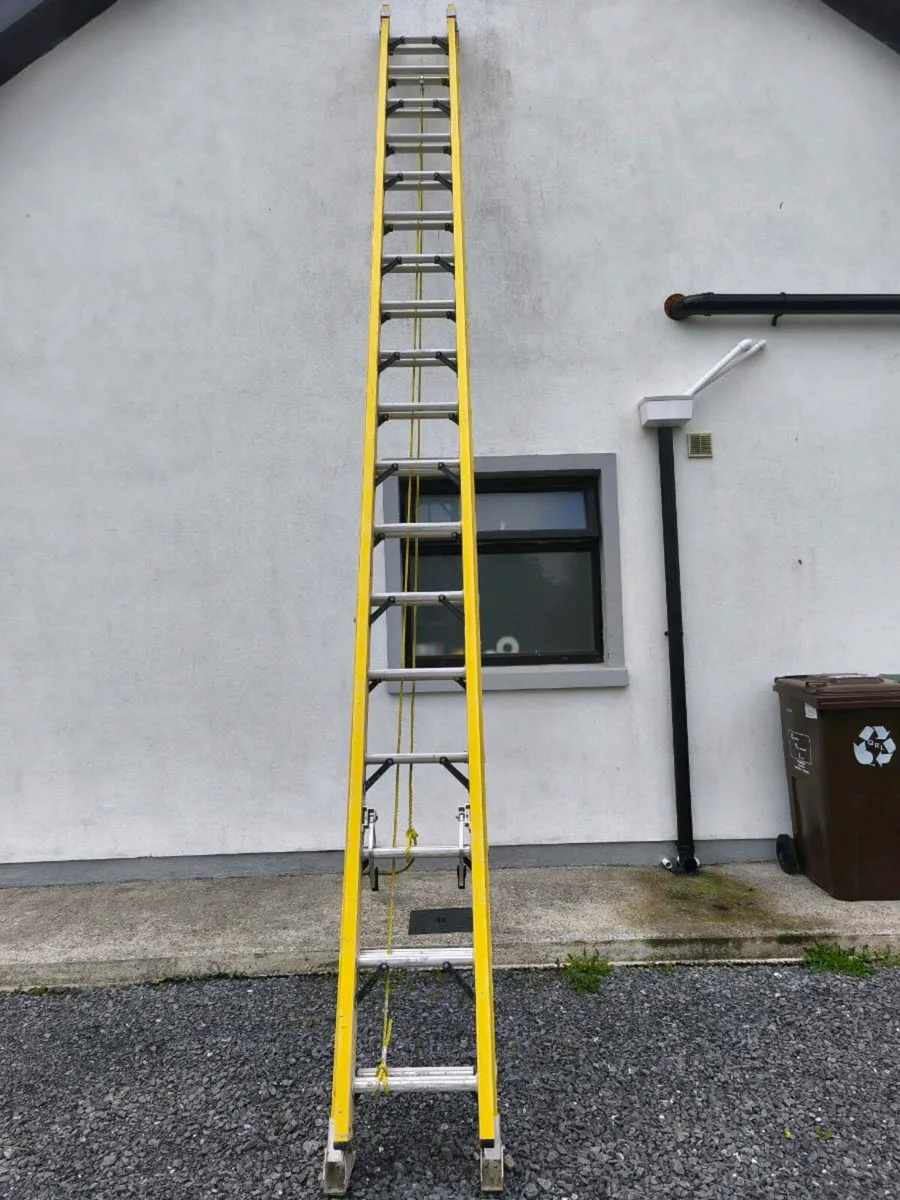 10m fibreglass extension Ladder - Image 3