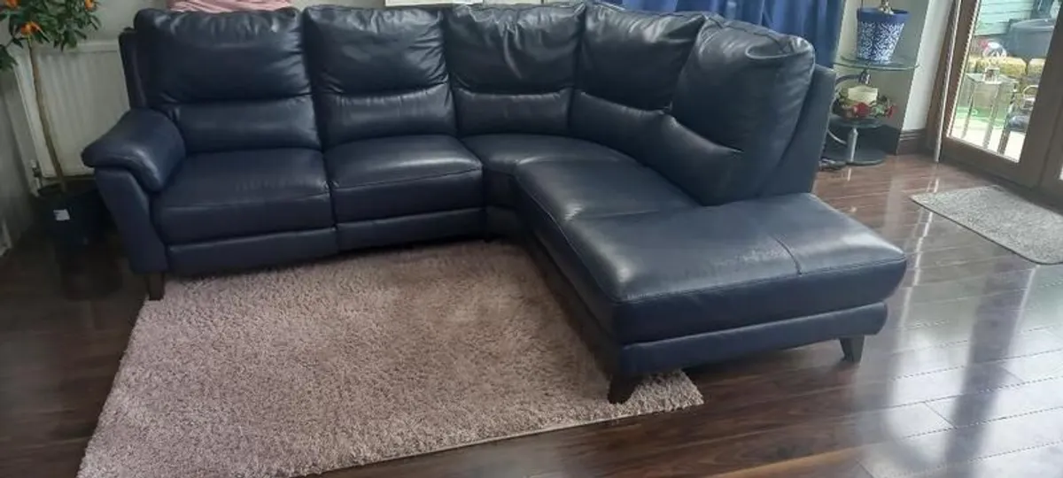 Leather Settee - Image 3