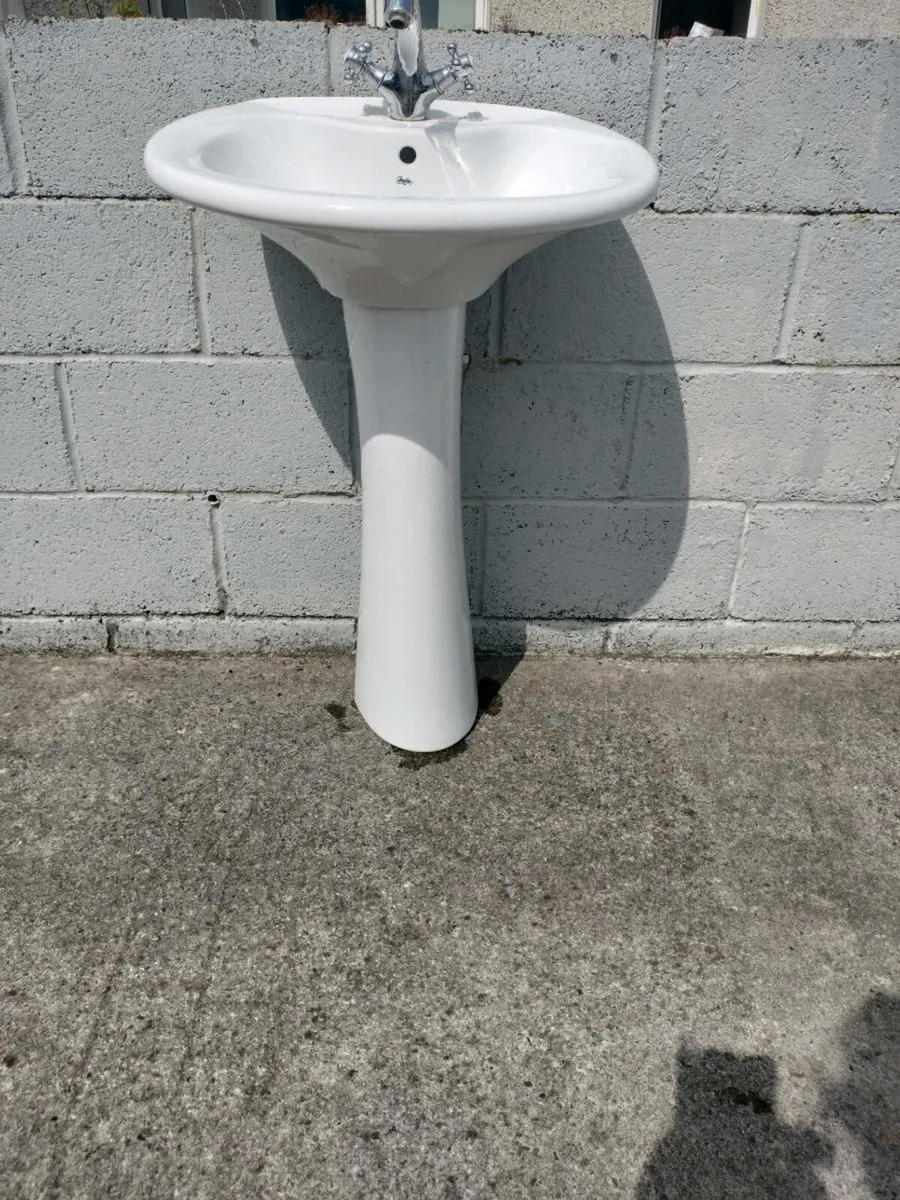 Bathroom sink