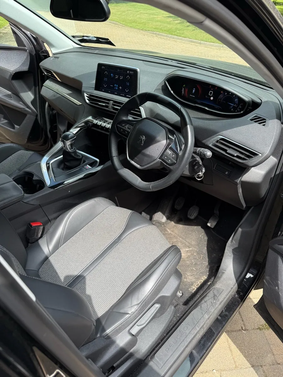 Peugeot 3008 Allure 1.2 - Image 3
