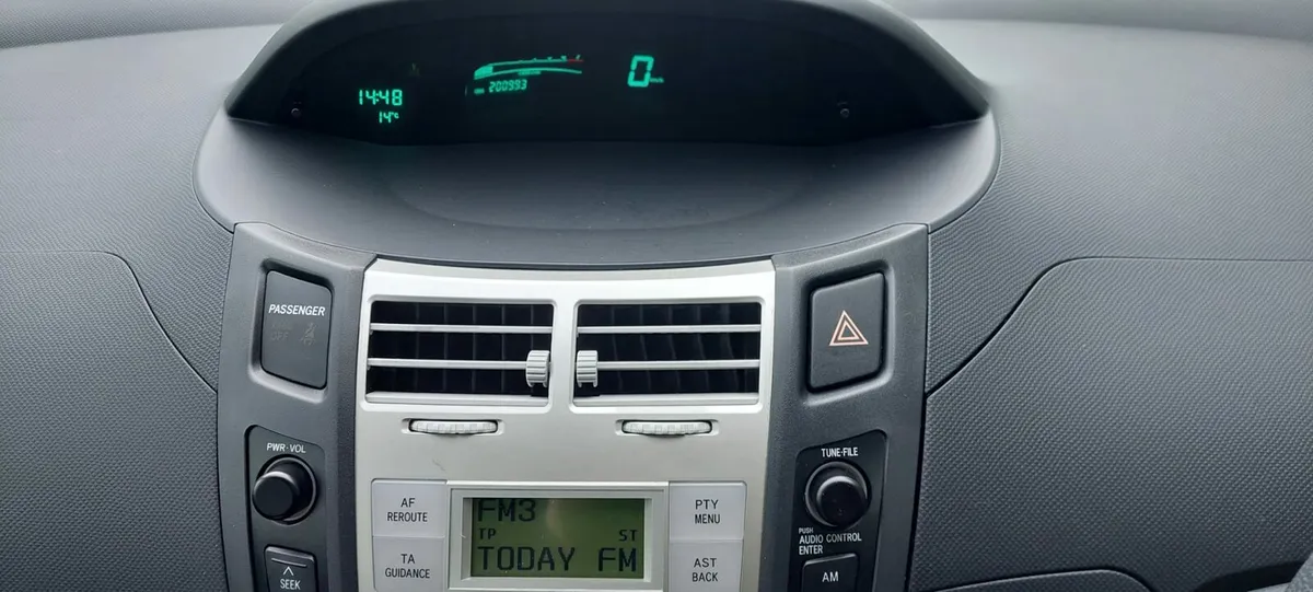 Toyota Yaris 2007 - Image 2