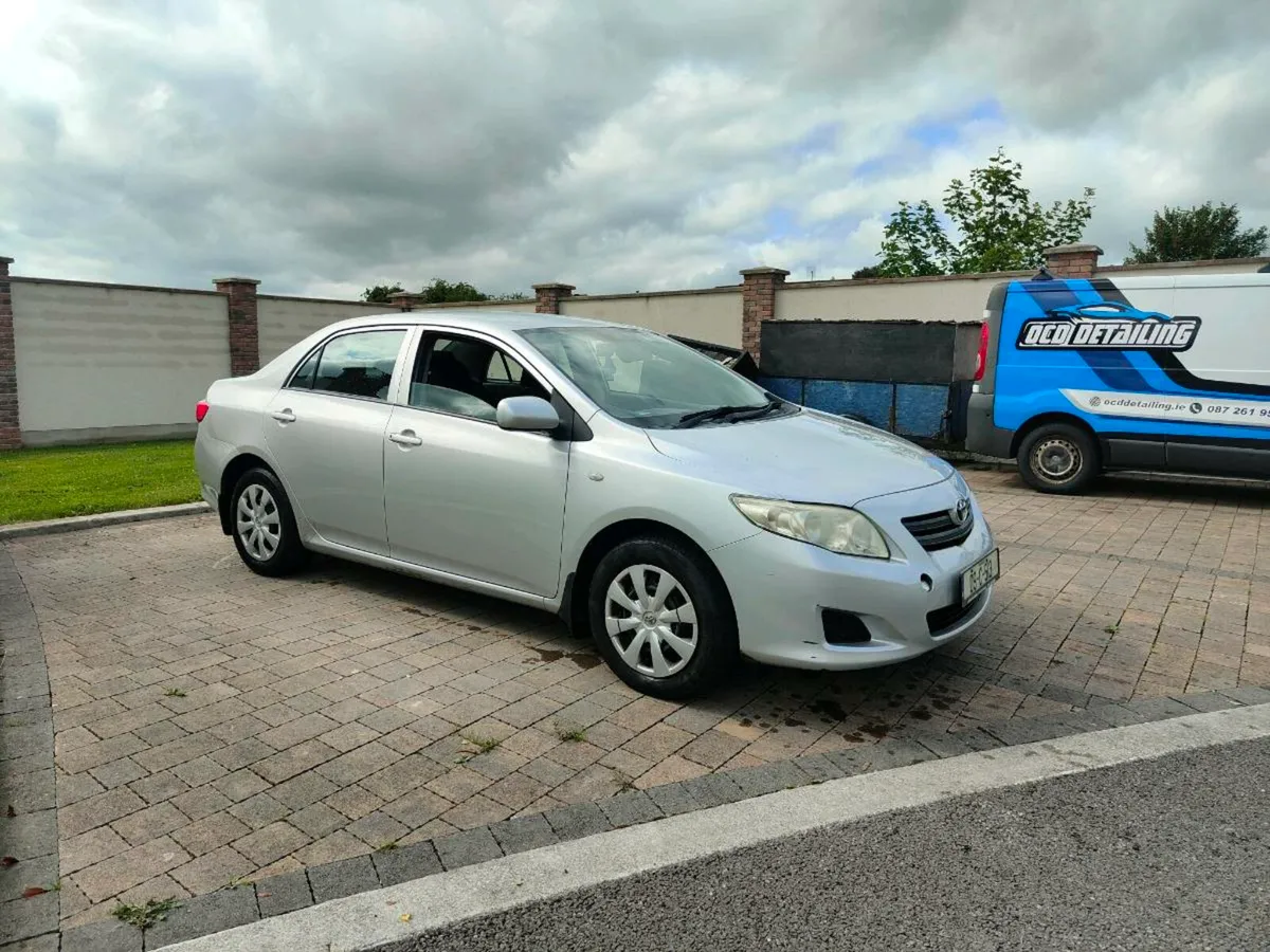 Toyota Corolla - Image 2