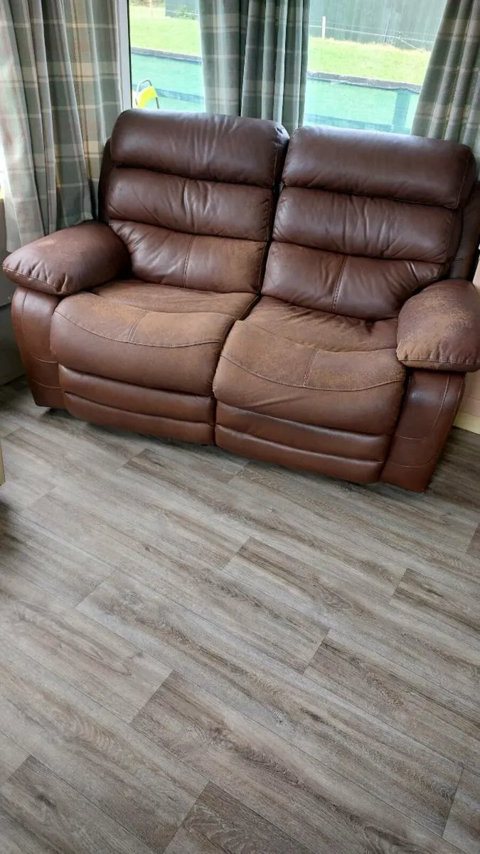 2 seater reclining sofa with 2 reclining armchairs - Image 1