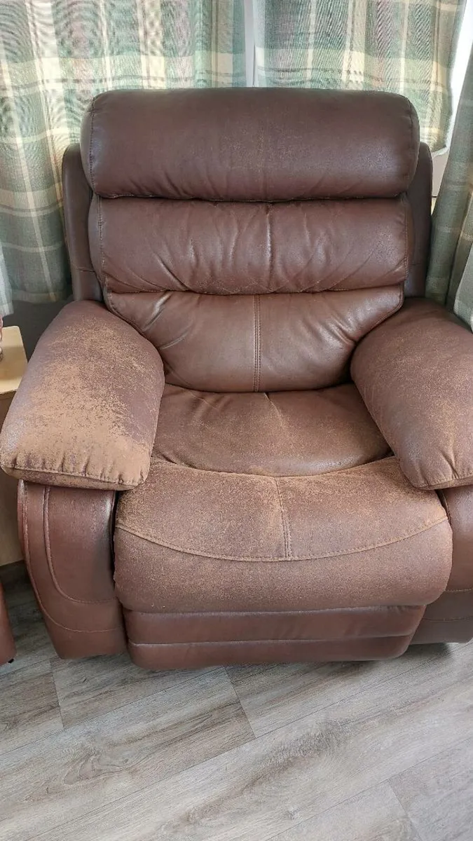2 seater reclining sofa with 2 reclining armchairs - Image 2