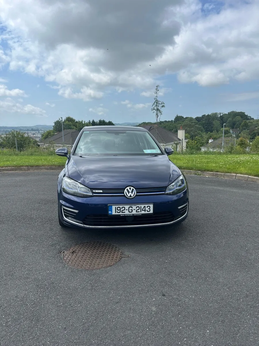 Volkswagen E-Golf - Image 1