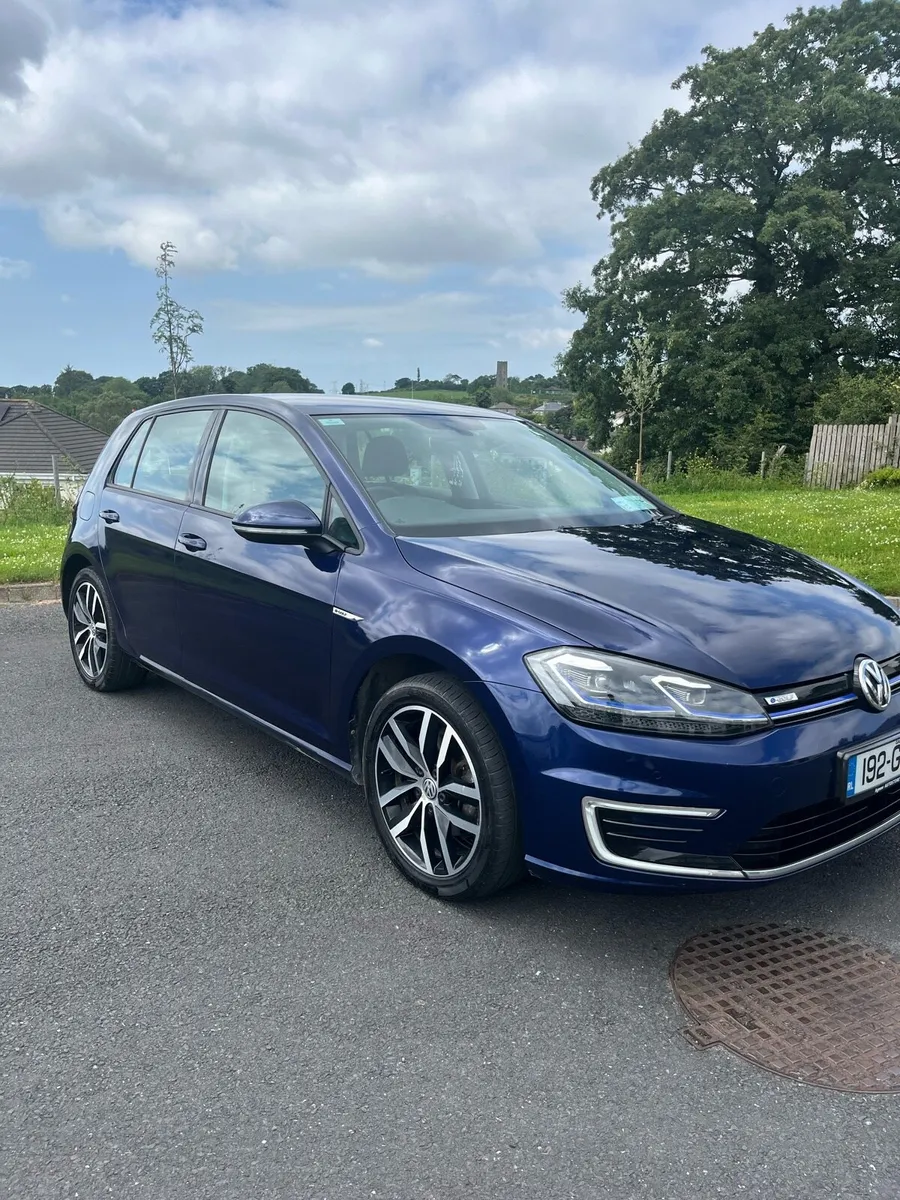 Volkswagen E-Golf - Image 2