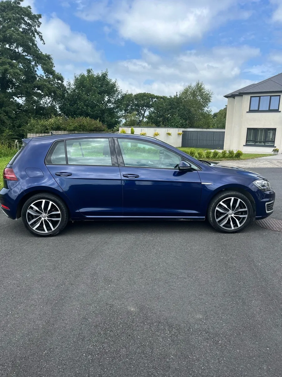 Volkswagen E-Golf - Image 3