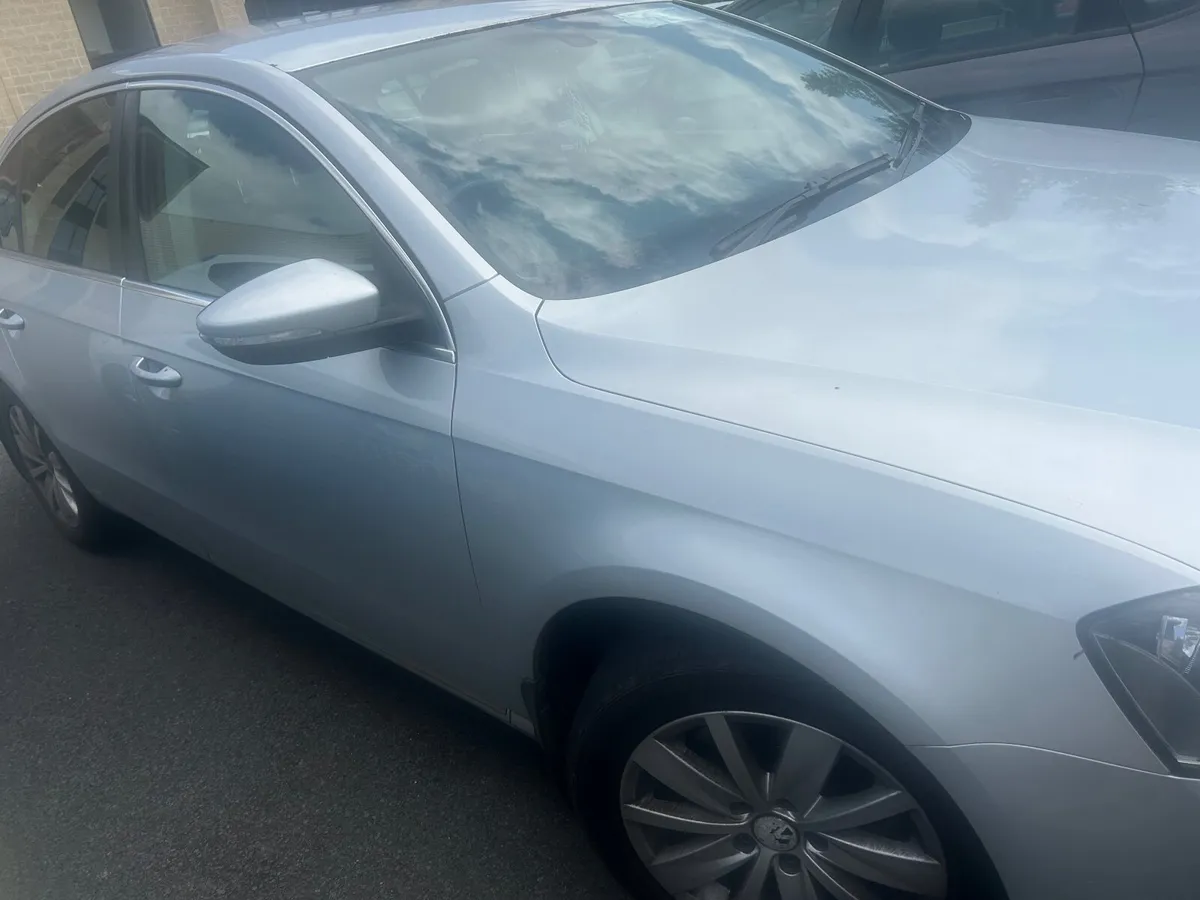 Volkswagen Passat 2011 - Image 3