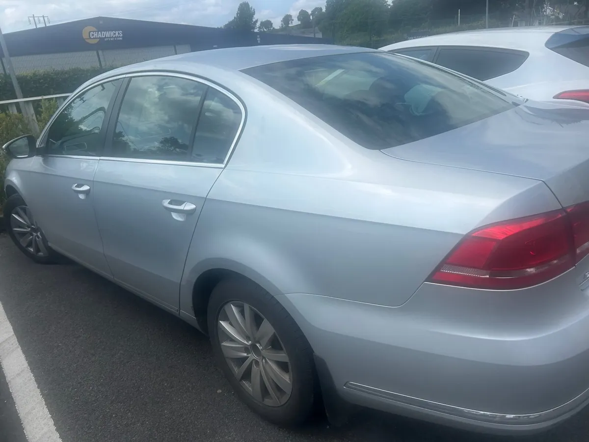 Volkswagen Passat 2011 - Image 4