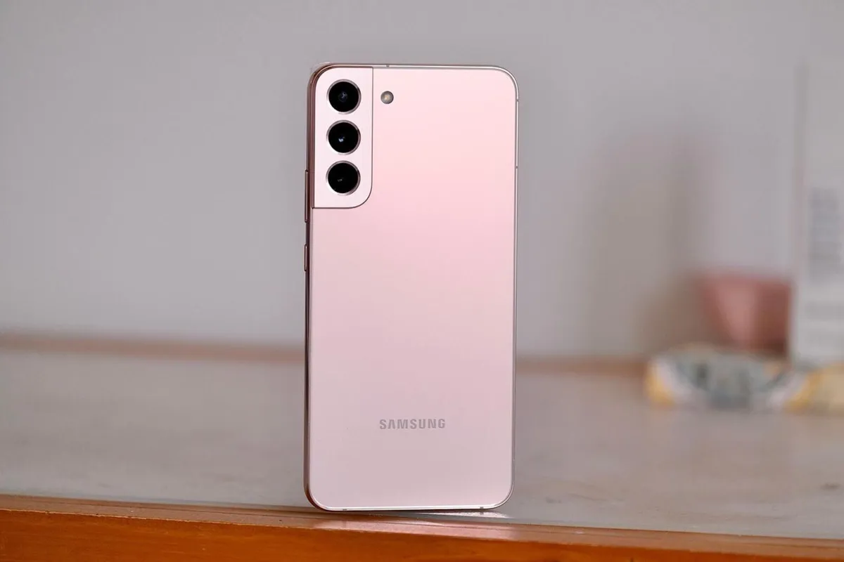 Samsung S22 - Image 1