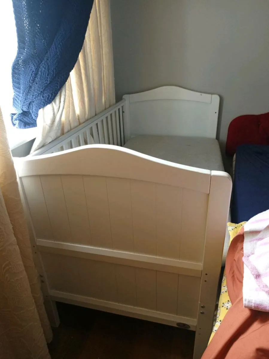 Cot cones with two mattresses - Image 3
