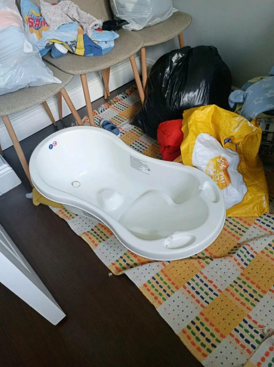 Bath tub