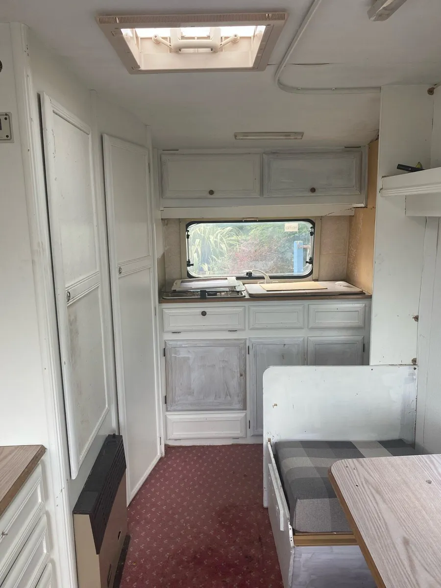 Caravan - Image 3
