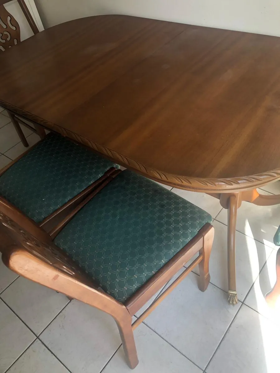Dining table - Image 1