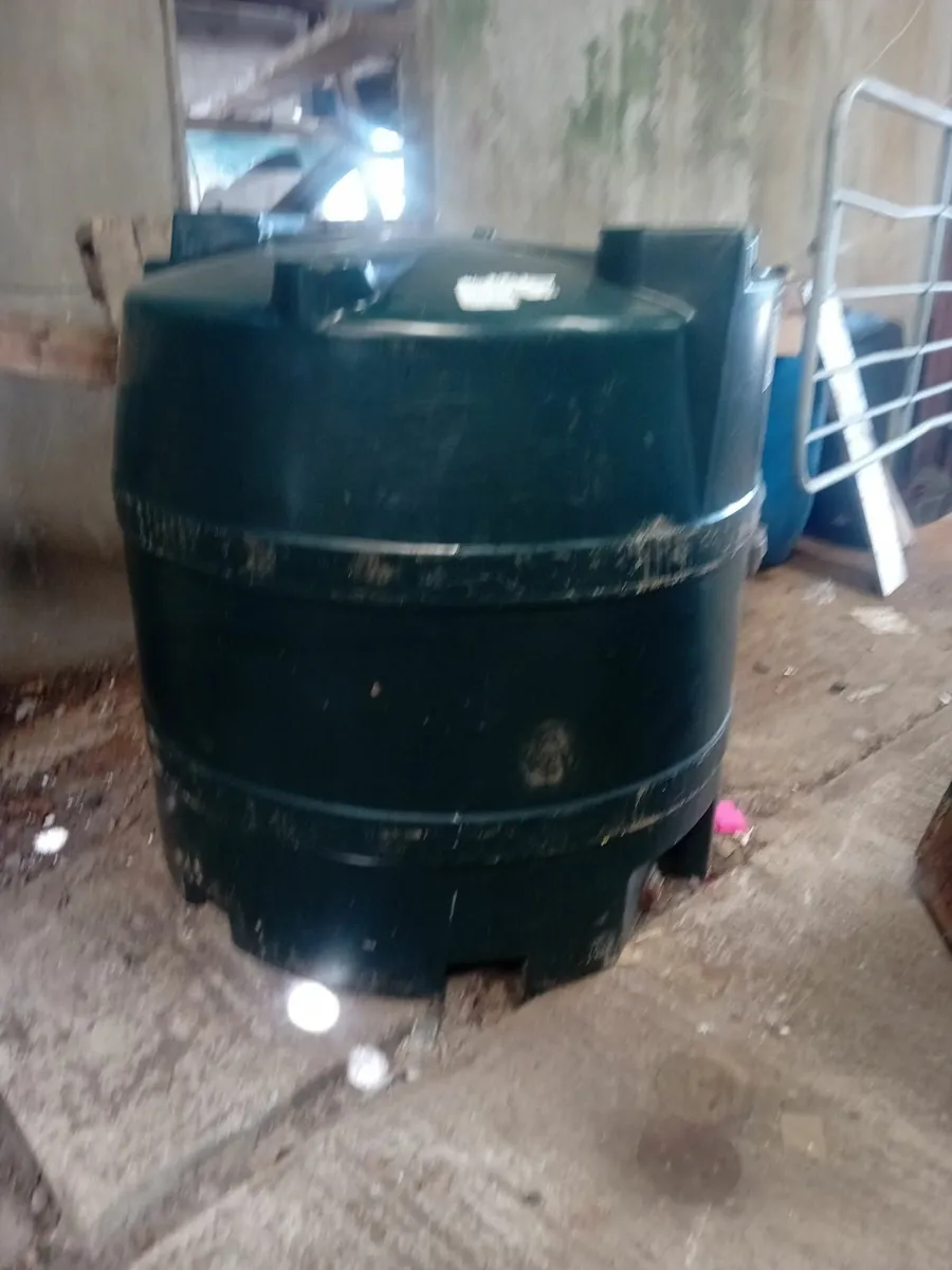 titan v 1300  oil tank - Image 1