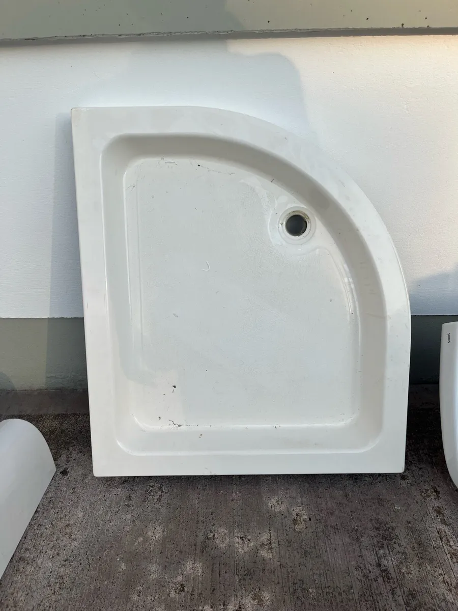 Offset Quadrant Shower Tray 800x900 - Image 1