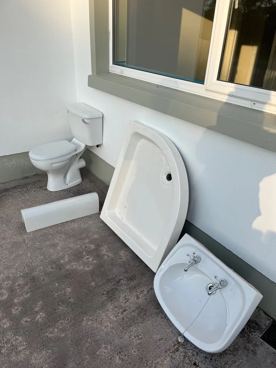 Toilet, Sink & Shower Tray - Image 1