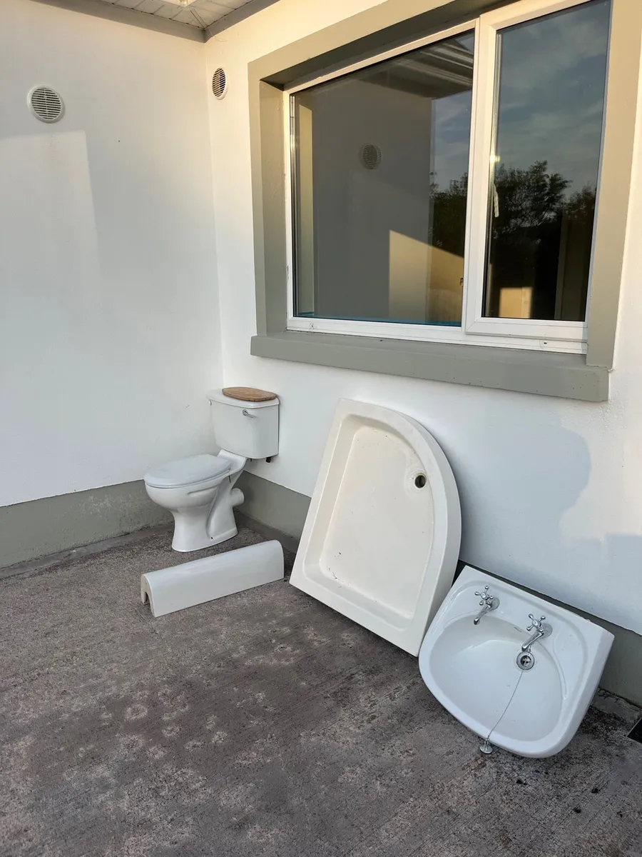 Offset Quadrant Shower Tray 800x900 - Image 4